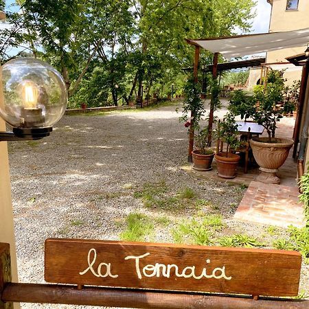La Tonnaia Apartamento Lari Exterior foto